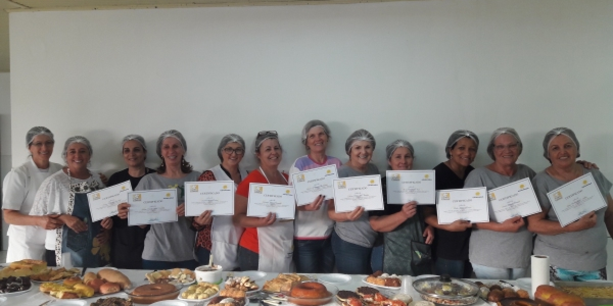 Mulheres do Núcleo Feminino da COOPERA participam de Curso de Culinária Saudável