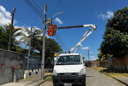 Coopera realiza troca de luminárias convencionais por LED em Criciúma