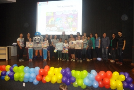 COOPERA premia participantes do projeto Revistinha do SuperXoke