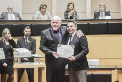 COOPERA recebe Premio de Responsabilidade Social da Assembleia Legislativa