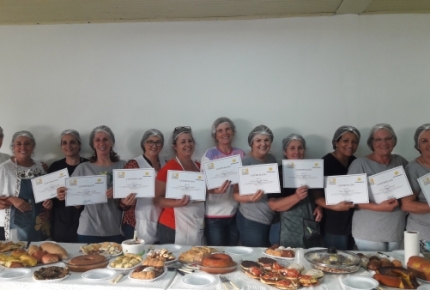 Mulheres do Núcleo Feminino da COOPERA participam de Curso de Culinária Saudável