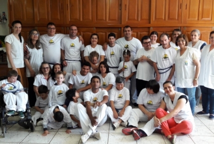 Alunos da APAE de Forquilhinha são graduados no Projeto Capoeiração