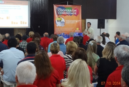 Associados de Morro Estevão participam do COOPERA em Comunidade  